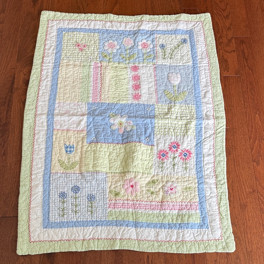 VINTAGE POTTERY BARN Patchwork Baby Quilt in Pastel Blue, Green, Pink EUC